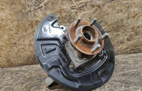 Rear wheel hub spindle/knuckle