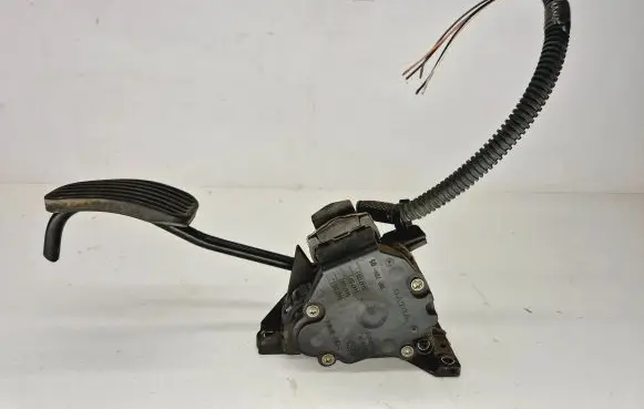 Volvo S70 V70 V70 XC Accelerator throttle pedal 9447137 9447136 9447135