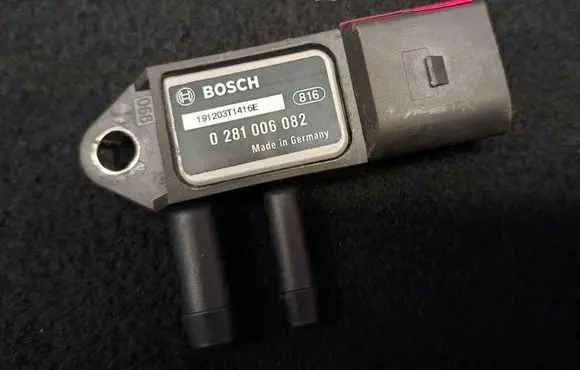 Volkswagen PASSAT CC Exhaust gas pressure sensor 0281006082