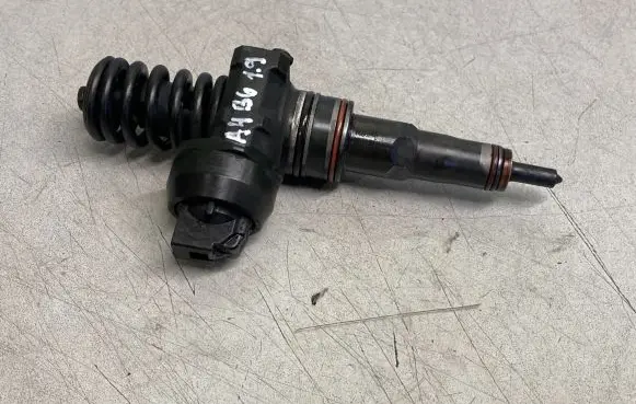 Audi A4 S4 B6 8E 8H Fuel injector 038130073AN 0414720209