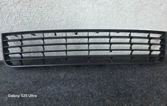Volkswagen Golf V Front bumper lower grill 1K0853677