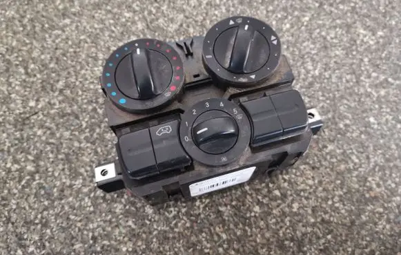 Mercedes-Benz Vito Viano W639 Climate control unit A6398301185