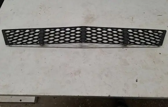 Mercedes-Benz E W211 Front bumper lower grill A2118850122