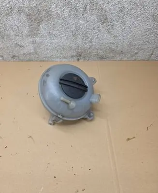 Volkswagen PASSAT B8 Coolant expansion tank/reservoir 5Q0121407G 21112014