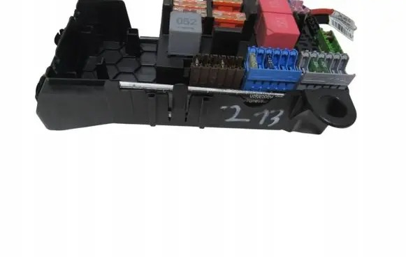 Mercedes-Benz E W213 Fuse box cover A2135400200