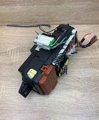 Mitsubishi Carisma Fuse module MR318828 MB953355 WITHPLUG