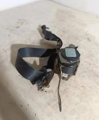 Nissan Primera Front seatbelt
