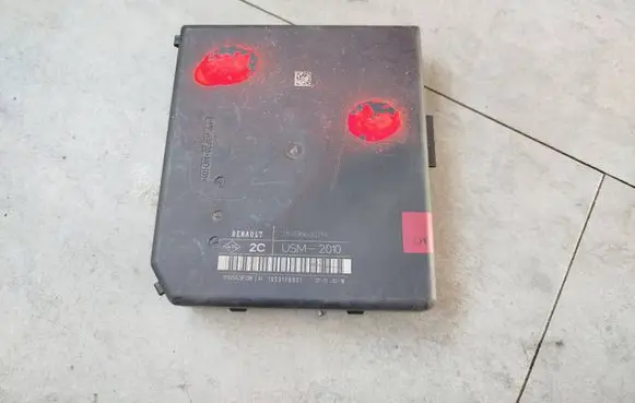Renault Master III Fuse module 284B66852R 519543F08 1033178801