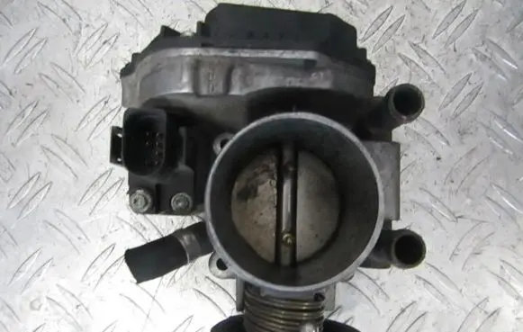 Audi A4 S4 B5 8D Throttle valve 058133063