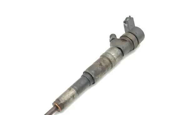 BMW 5 E39 Fuel injector 2354093 0445110071