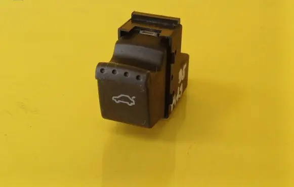 Tailgate opening switch