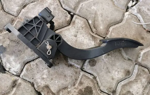 Hyundai Getz Accelerator throttle pedal 327261C800