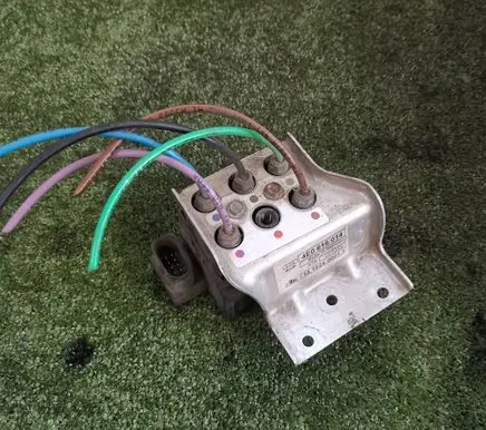 Audi A8 S8 D3 4E Air suspension valve block 4E0616014