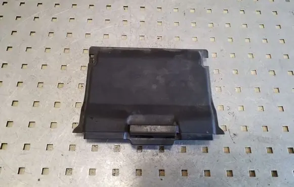 Ford Focus Fuse box cover AM5110A659BB