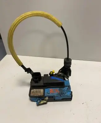 Volvo S80 Front door lock 9485305