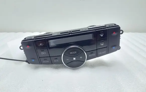 Nissan Pulsar Climate control unit 275003ZP0A