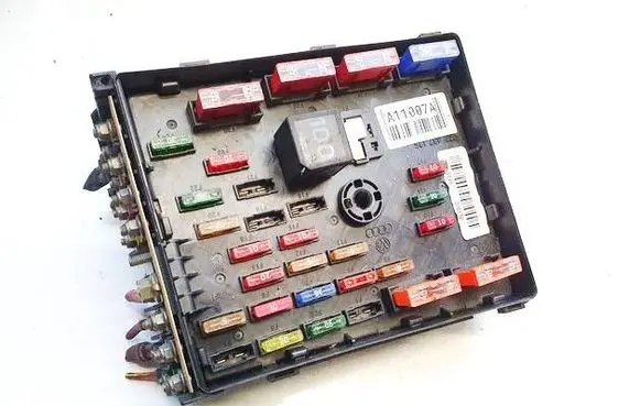 Volkswagen PASSAT B6 Fuse box set 3c0937125 24153146
