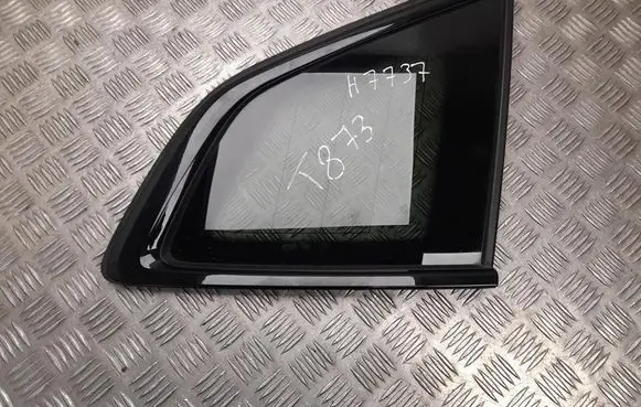 BMW 2 Active Tourer U06 Rear side window 9463530