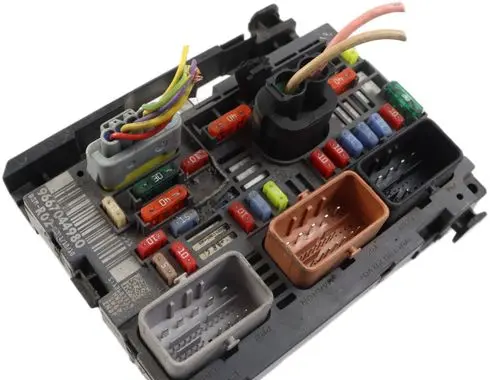 Peugeot 3008 I Fuse module 9667044980