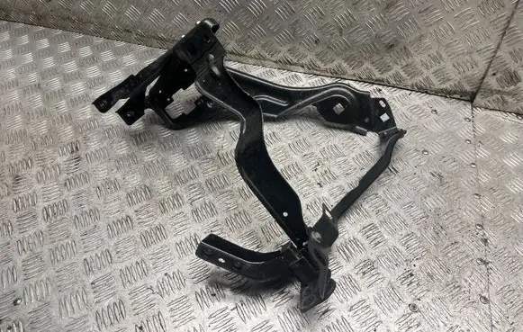 Mercedes-Benz C W204 Headlight/headlamp mounting bracket 204620590