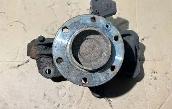 Mercedes-Benz Sprinter W906 Front wheel hub spindle knuckle A906332