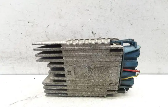 Mercedes-Benz A W168 Coolant fan relay A0235456832