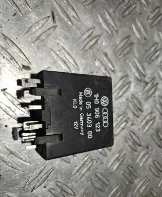 Volkswagen Golf III Other relay 1H0906123