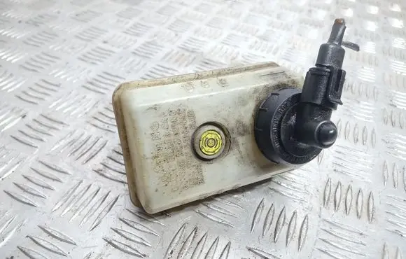 Brake fluid reservoir