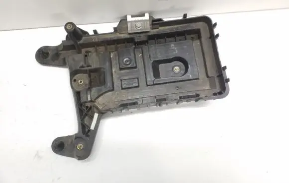 Volkswagen Jetta VI Battery tray 1K0915333