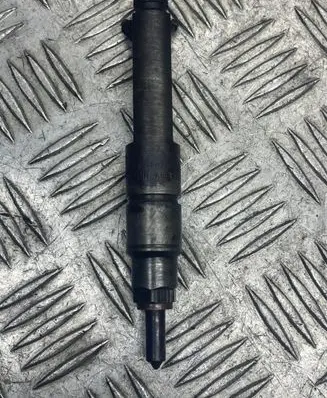 Volkswagen Golf IV Fuel injector 038130201G