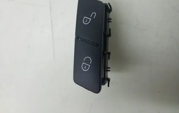 Mercedes-Benz C W204 Central locking switch button A2048706310