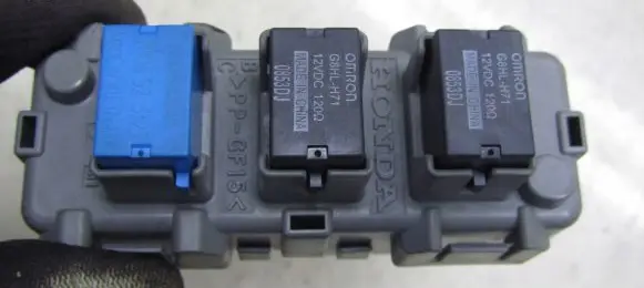 Honda CR-V Relay mounting block 