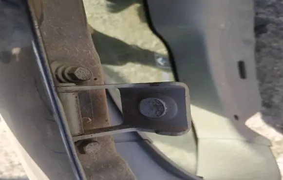 Tailgate/trunk/boot hinge