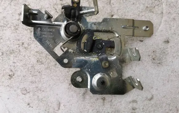 Renault Trafic III (X82) Sliding door lock 826706945R 0119803600