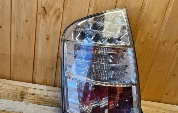 Toyota Prius (NHW20) Rear/tail lights A046040 89283120R