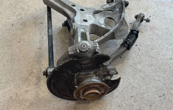 Mercedes-Benz GLE W167 Rear wheel hub spindle/knuckle A1673520100