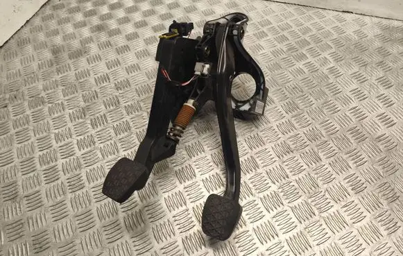 Mercedes-Benz C W204 Pedal assembly 204290020 A2042900012 204290109