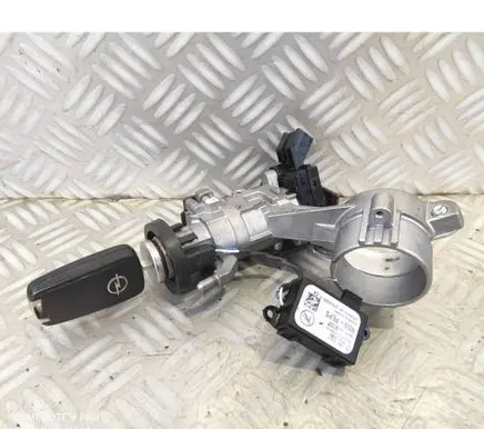 Opel Zafira C Ignition lock 20939745 511403100