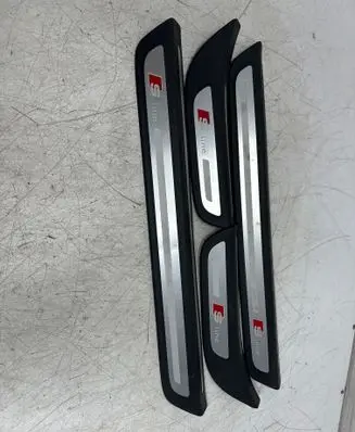 Audi Q5 SQ5 Rear sill trim cover 8R0853376F