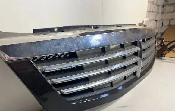 Front bumper splitter molding