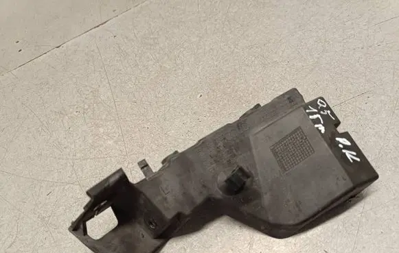 Front bumper mounting bracket