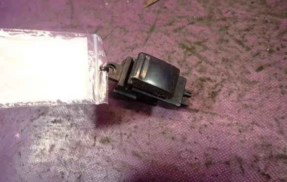 Nissan Primera Quarter vent window switch 25411AV600