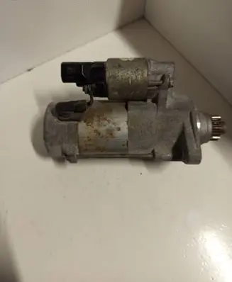 Volkswagen Golf VII Starter motor 02E911024J