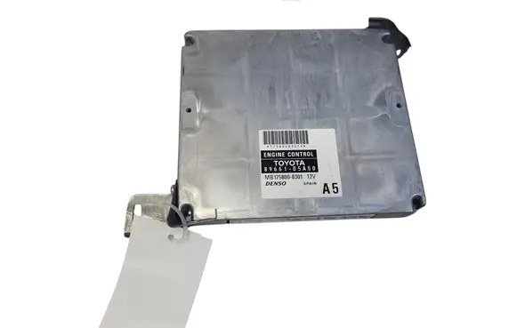 Toyota Avensis T250 Engine control unit/module 8966105A50