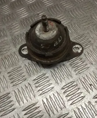 Citroen C5 Engine mount bracket