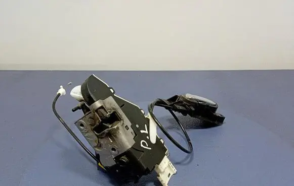 Peugeot Expert Front door lock 9681335380