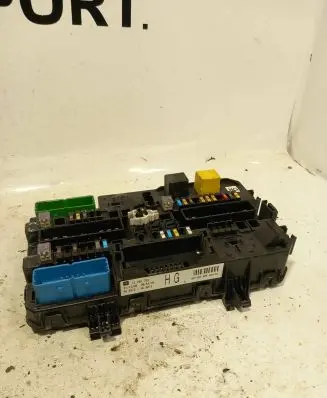 Opel Zafira B Fuse module 13206759 5DK00866952