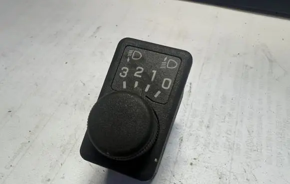 Nissan Primera Headlight level height control switch
