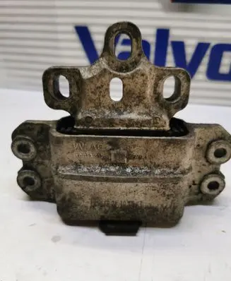 Volkswagen Golf V Engine mount bracket 1K0199555