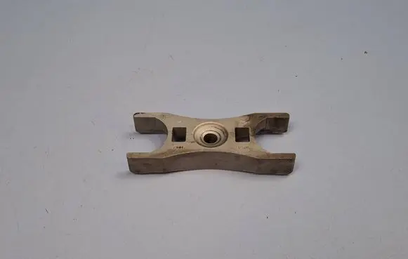Audi A6 S6 C7 4G Fuel Injector clamp holder 04L216